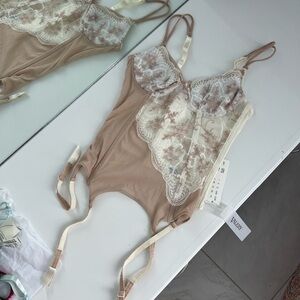 Valery lace Corset NWT